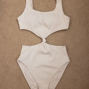 One-piece bathing suit